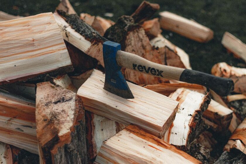 Poêle à bois rangement du bois